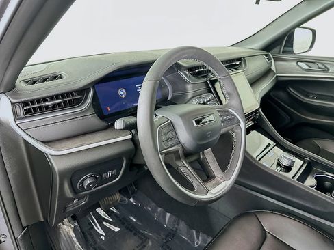 Certified 2025 Jeep Grand Cherokee Limited image 16