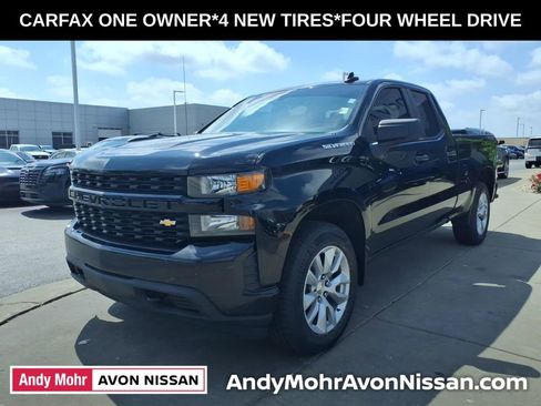 Used 2019 Chevrolet Silverado 1500 Custom w/ Custom Convenience Package AWD/4WD image 4