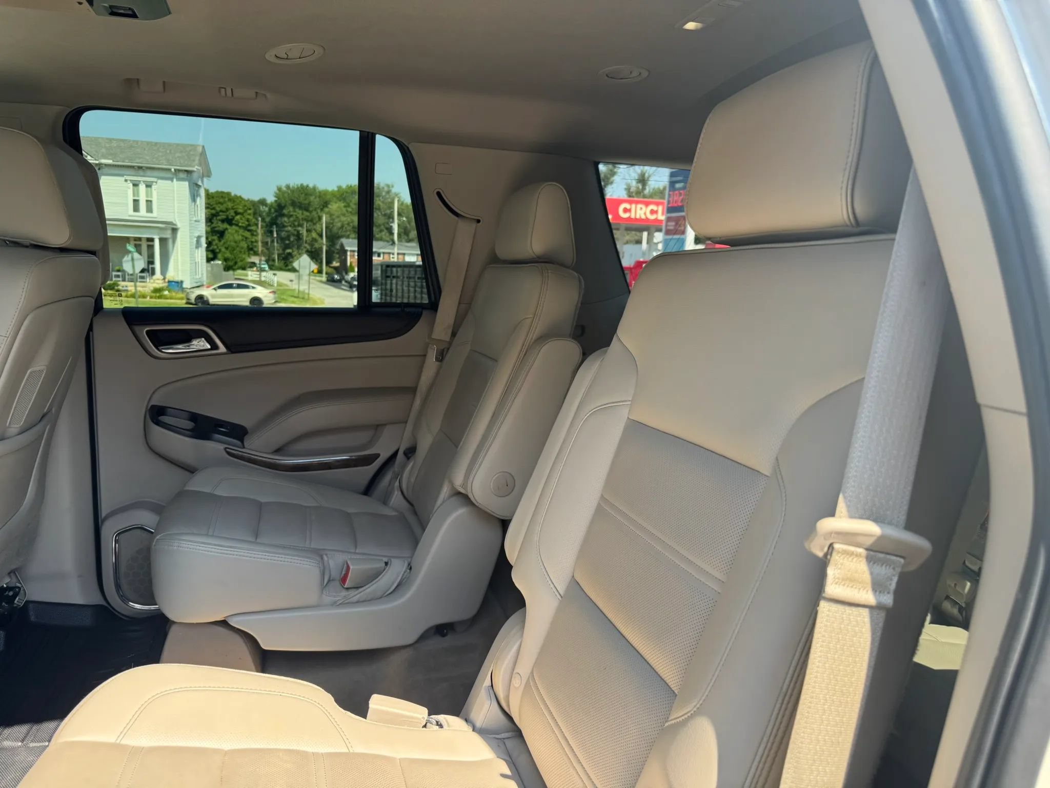 Used 2015 GMC Yukon Denali w/ Touring Package AWD/4WD image 28