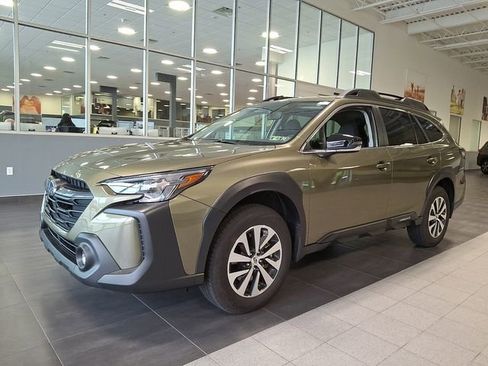 Certified 2025 Subaru Outback Premium AWD/4WD image 3