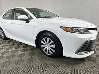 Used 2022 Toyota Camry LE FWD video 2
