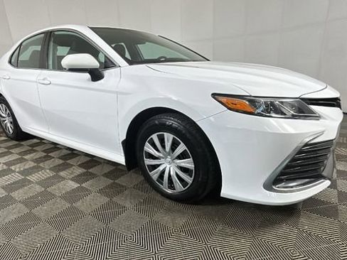 Used 2022 Toyota Camry LE FWD image 2