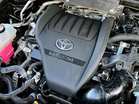 Used 2023 Toyota Highlander XLE image 33