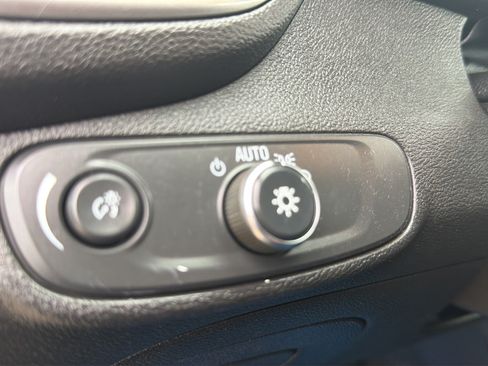 Used 2020 Chevrolet Trax LT w/ LT Convenience Package AWD/4WD image 20