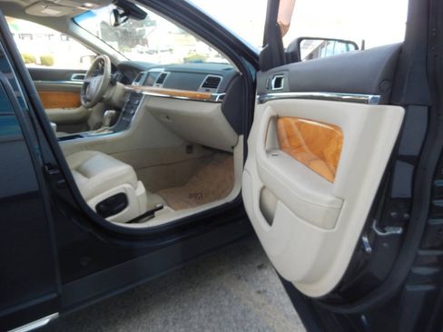 Used 2011 Lincoln MKS AWD w/ 102A Rapid Spec Order Code image 37