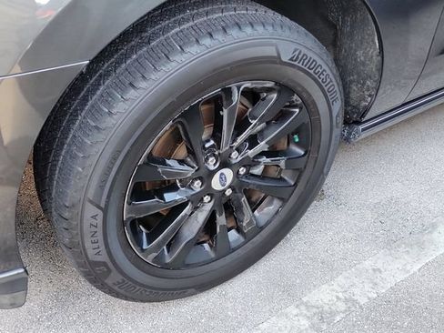 Used 2019 Ford Expedition Limited w/ Equipment Group 301A RWD image 4