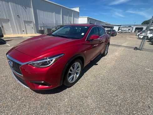 Used 2018 INFINITI QX30 w/ Cargo Package FWD image 5