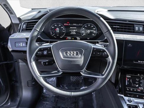 Used 2024 Audi Q8 e-tron Premium Plus w/ Premium Plus Package image 13
