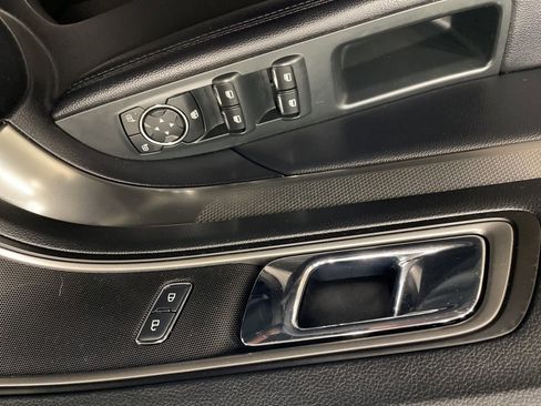 Used 2019 Ford Explorer XLT image 15