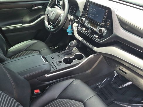 Used 2021 Toyota Highlander XSE FWD image 16