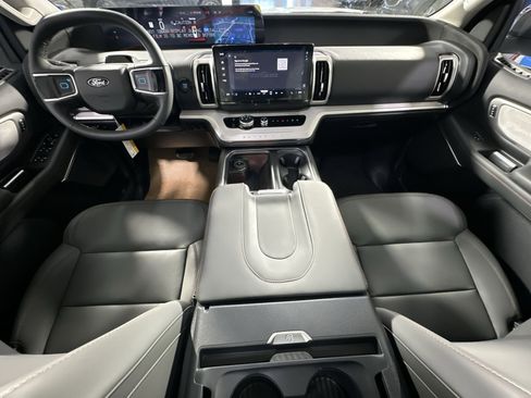 New 2025 Ford Expedition Active image 33