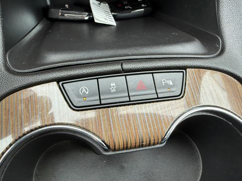 Used 2023 GMC Acadia SLE w/ Driver Convenience Package image 34