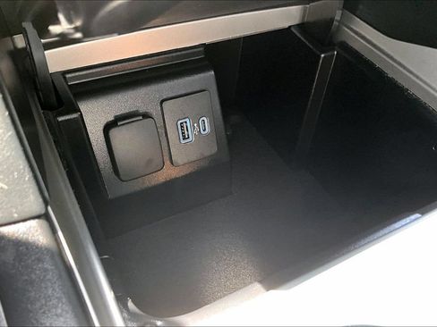 Used 2023 Ford Explorer XLT RWD image 16