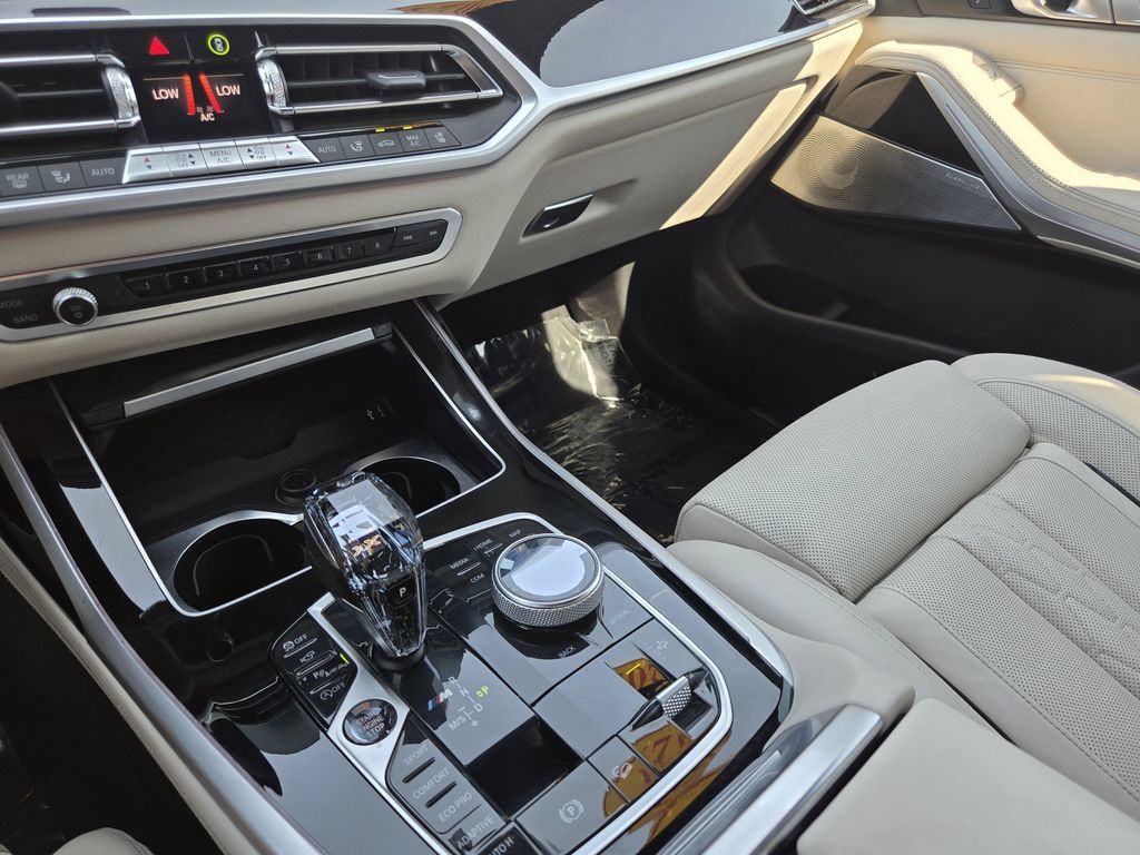Used 2021 BMW X7 M50i AWD/4WD image 21