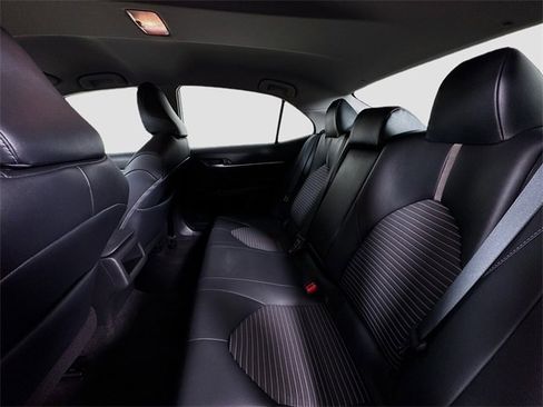 Used 2018 Toyota Camry SE image 27