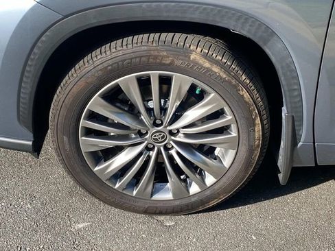 Used 2020 Toyota Highlander Platinum image 6