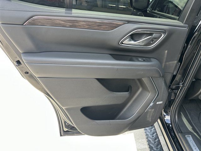Used 2022 Chevrolet Tahoe Z71 w/ Luxury Package AWD/4WD image 27