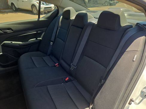 Used 2025 Nissan Altima 2.5 SV FWD image 13