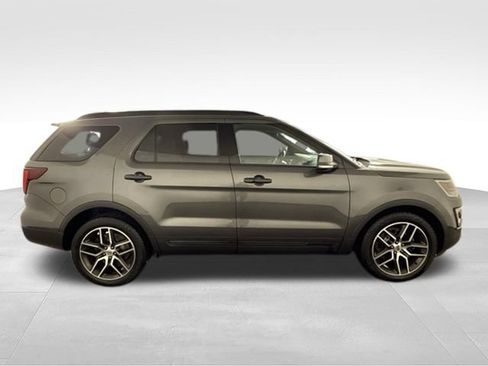 Used 2016 Ford Explorer Sport w/ Equipment Group 401A AWD/4WD image 9