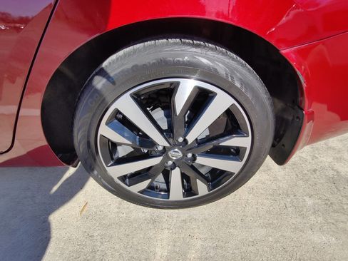 Used 2021 Nissan Versa SR image 19