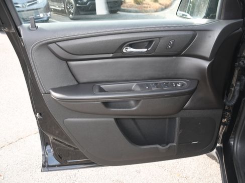 Used 2017 Chevrolet Traverse LT image 9