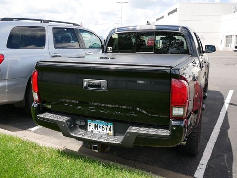 Certified 2018 Toyota Tacoma TRD Off-Road AWD/4WD image 4