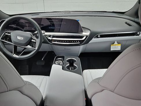 New 2025 Cadillac Lyriq Luxury image 8
