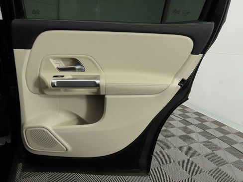 Used 2022 Mercedes-Benz GLB 250 image 25