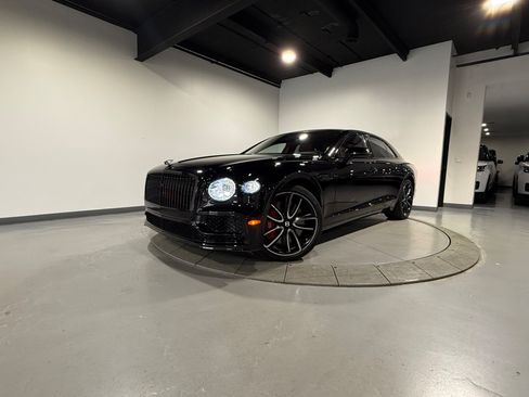 Used 2024 Bentley Flying Spur V8 AWD/4WD image 4