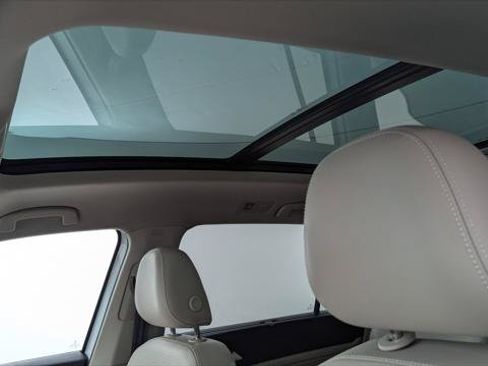Used 2023 Volkswagen Atlas SE w/ Panoramic Sunroof Package FWD image 35