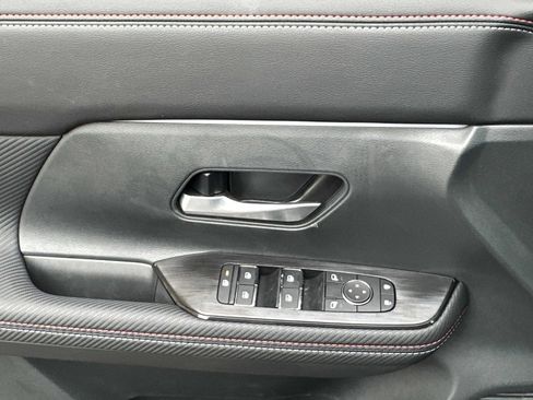 New 2025 Nissan Kicks SR image 8