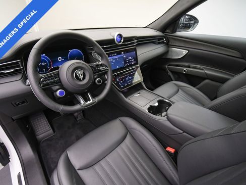 Used 2024 Maserati Grecale GT image 13