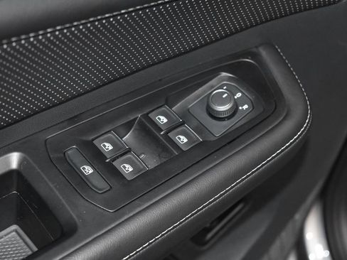 Certified 2025 Volkswagen Atlas SE image 5