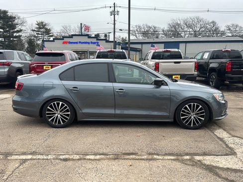 Used 2016 Volkswagen Jetta Sport image 9
