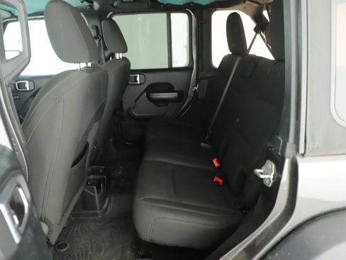 Used 2018 Jeep Wrangler Unlimited Sport S image 9