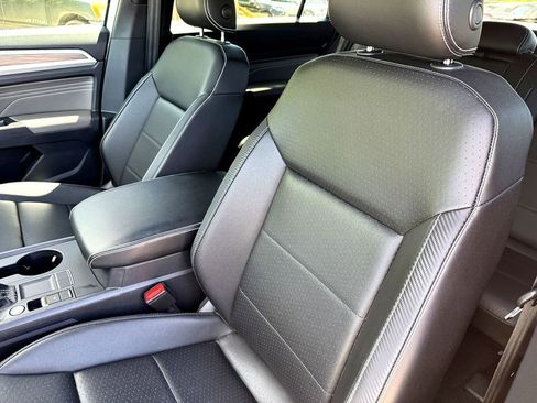 Used 2023 Volkswagen Atlas Cross Sport SE image 13