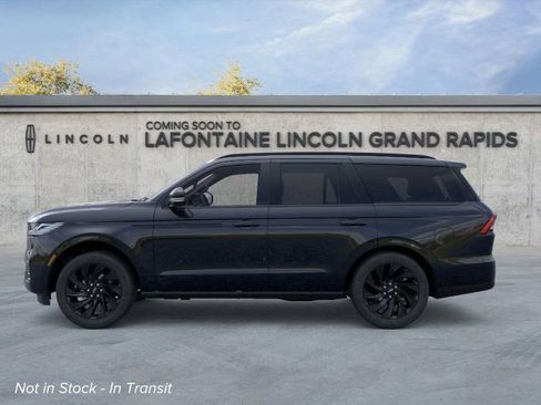 New 2026 Lincoln Navigator Reserve w/ Jet Appearance Package AWD/4WD image 3