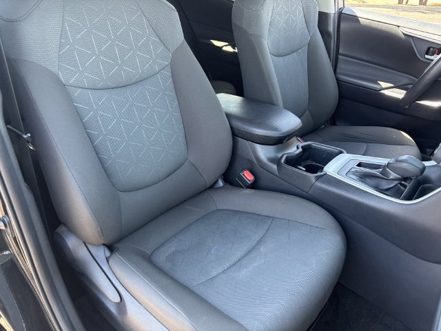 Used 2025 Toyota RAV4 XLE FWD image 10
