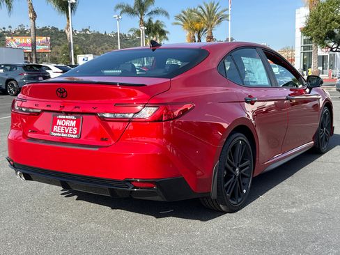 New 2026 Toyota Camry Hybrid FWD image 12