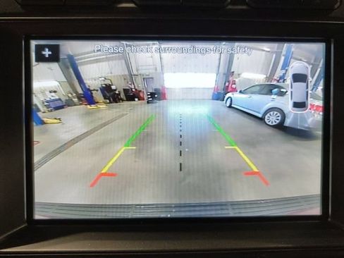 Used 2019 Ford Expedition XLT w/ Equipment Group 202A AWD/4WD image 4