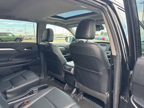 Used 2018 Toyota Highlander XLE image 20