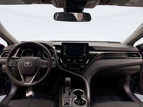 Used 2021 Toyota Camry LE image 14