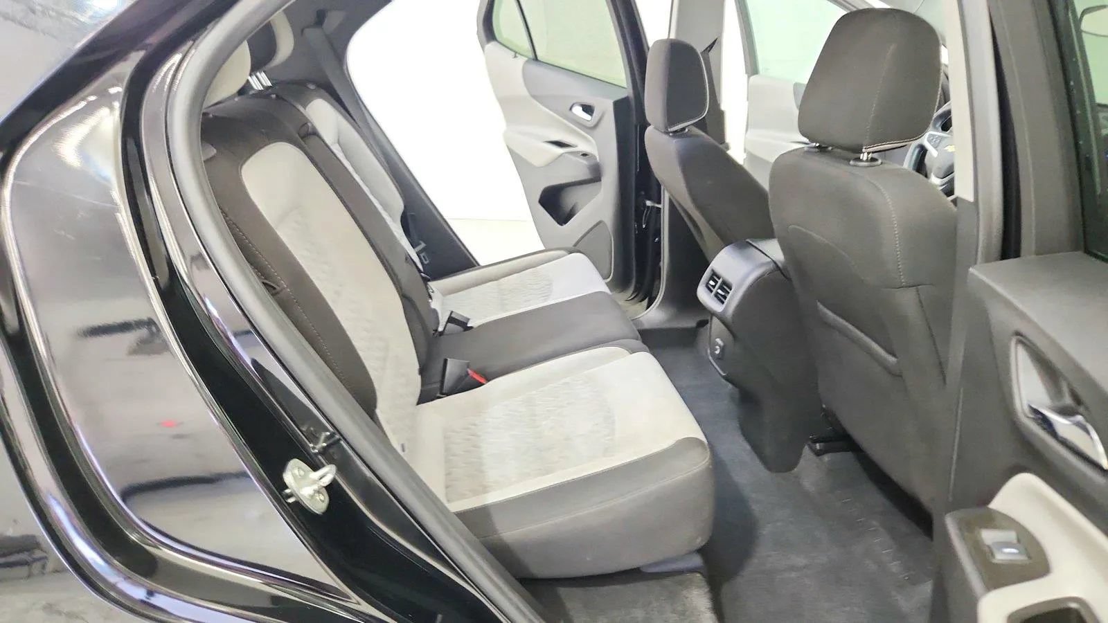 Used 2023 Chevrolet Equinox LS w/ LS Convenience Package FWD image 27