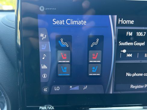 Used 2020 Toyota Highlander Limited AWD/4WD image 25