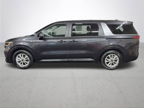 Used 2024 Kia Carnival LX image 3