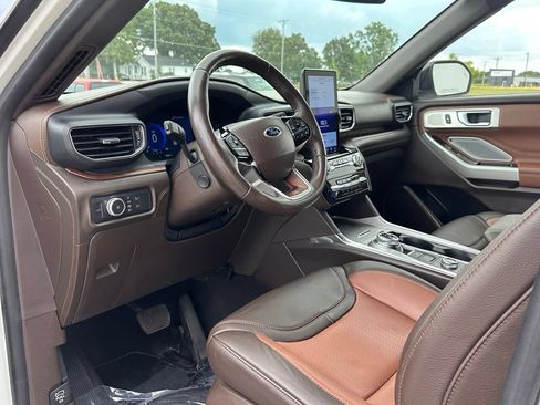 Certified 2022 Ford Explorer King Ranch w/ Class IV Trailer Tow Package AWD/4WD image 13