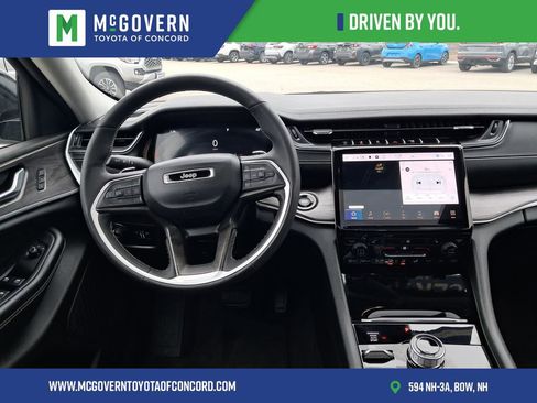 Used 2023 Jeep Grand Cherokee Limited w/ Black Appearance Package AWD/4WD image 28