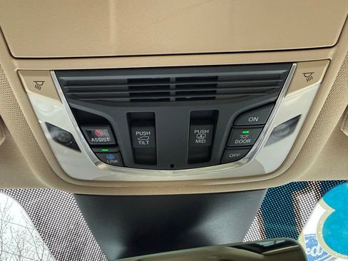 Used 2023 Acura MDX SH-AWD w/ Advance Package image 25