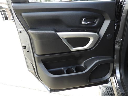 Used 2018 Nissan Titan SL w/ Chrome Package image 24