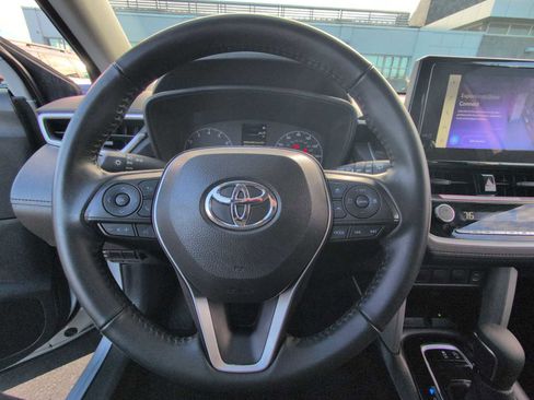 Used 2024 Toyota Corolla Cross LE image 23